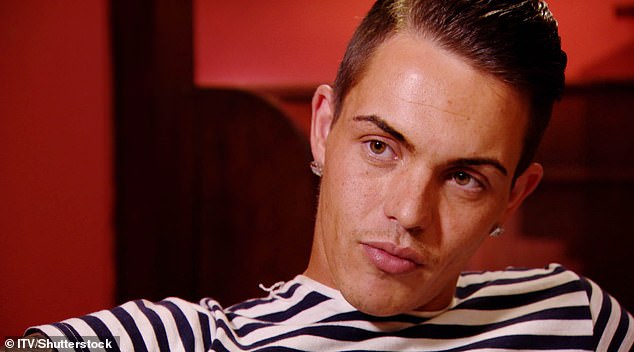 TV osoba, 38, katapultirala se u slavu kada se 2012. pridružio ekipi reality showa ITVBe i ostao u seriji devet godina prije nego što je zauvijek otišao 2021. (na slici u seriji 2012.)