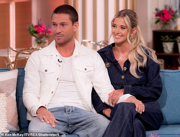 Joey je razgovarao o svojim planovima za karijeru u Los Angelesu nakon razlaza s Jessy Potts (25) s Love Islanda u rujnu - samo sedam tjedana nakon što su zajedno napustili vilu (na slici u kolovozu)