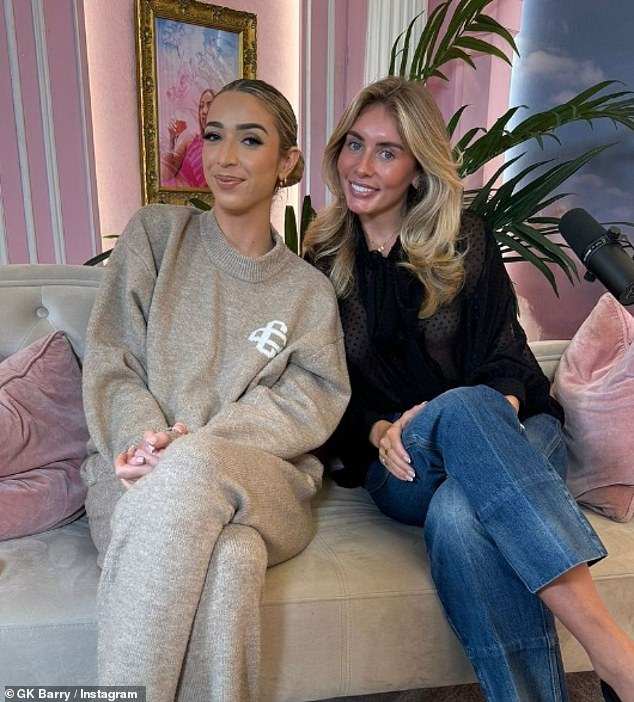 Zvijezdi - čije je puno ime Grace Keeling (L) - nedavno se pridružila kontroverzna medijska senzacija Bonnie Blue (R) koja je dospjela na naslovnice jer je prihvatila izazov u krevet sa 100 muškaraca u jednom danu