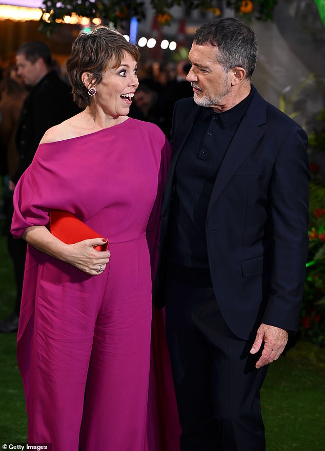 Olivia Colman i Antonio Banderas zajedno su predvodili poznata lica na zvjezdanoj premijeri Paddingtona 2 u Londonu u nedjelju navečer