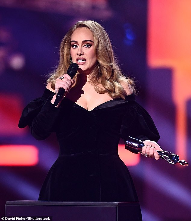 Muški, ženski i nebinarni kandidati spojeni su u jednu kategoriju umjetnika godine 2022. Prva pobjednica Adele, 37, progovorila je o promjenama (na slici)