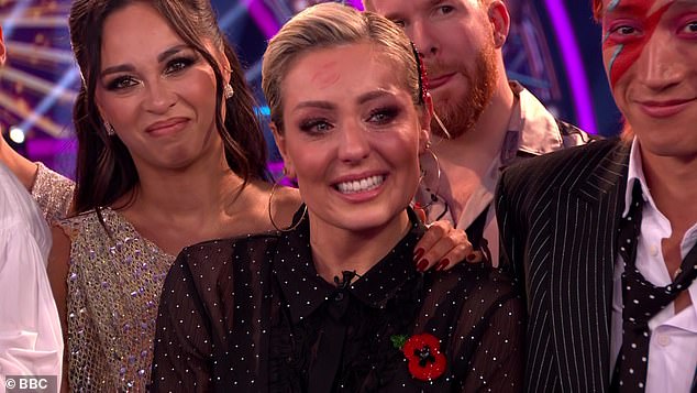 JB je sada stalni partner s Lauren nakon što se Amy (viđeno) povukla iz serije ovaj tjedan