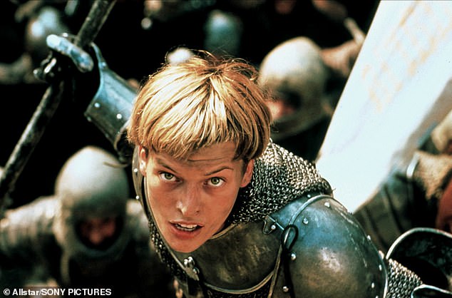 Američka glumica Milla Jovovich kao Ivana Orleanka u filmu The Messenger: The Story Of Joan Of Arc iz 1999. (na slici)