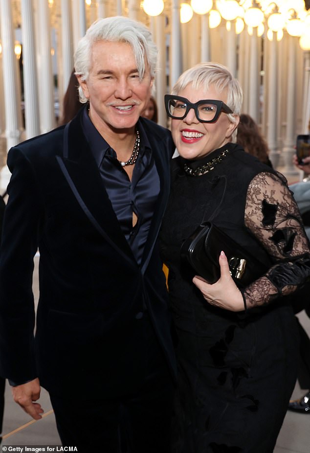 Australski redatelj Baz Luhrmann obećao je obožavateljima da će njegov novi film o francuskoj heroini Ivani Orleanskoj biti 'ultimativna priča o odrastanju'. Na slici: Baz Luhrmann i Catherine Martin prisustvuju 2024. LACMA Art+Film Gala u Los Angelesu u subotu
