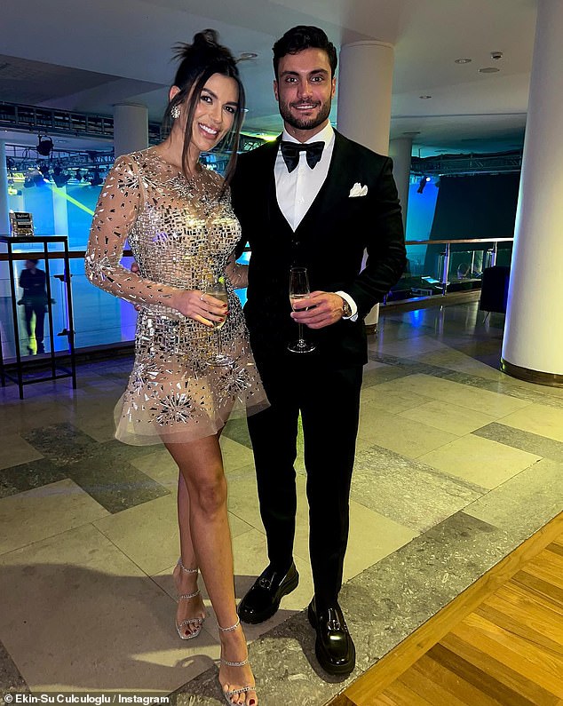 Ekin-Su je nezaboravno pobijedila na Otoku ljubavi 2022. s Davideom Sanclimentijem, a par je zabavljao 18 mjeseci, čak je napravio vlastiti spin-off reality show (na slici zajedno)