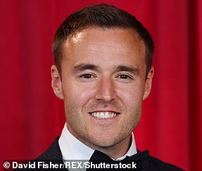 Alan Halsall najpoznatiji je po ulozi Tyronea Dobbsa u Coronation Streetu