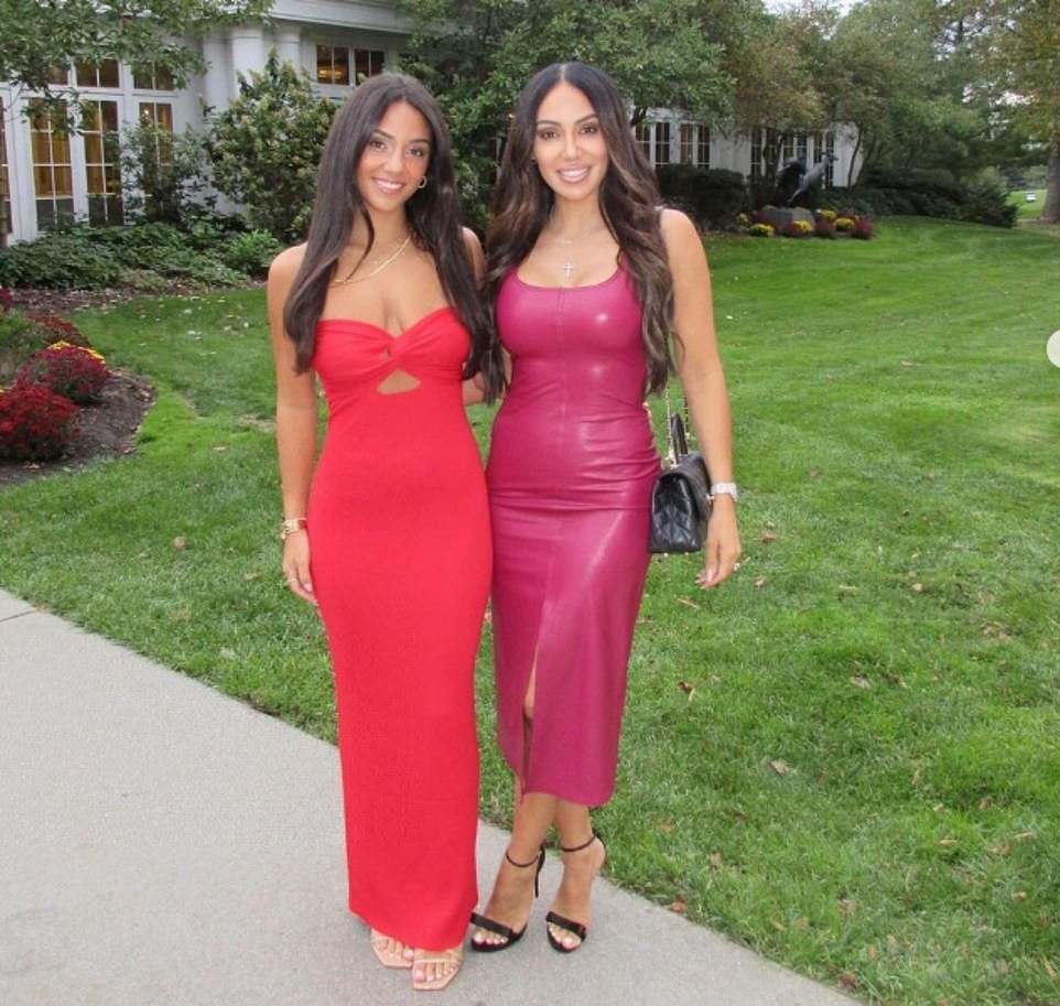 Ona je 19-godišnja Antonia Gorga, kći Melisse i Joea Gorge iz Real Housewives Of New Jersey. Novopečena zvijezda je studentica druge godine na Sveučilištu Delaware, a također se bavi i modelingom