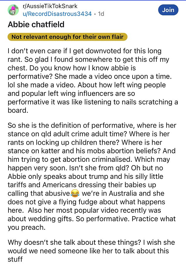 U četvrtak poslijepodne, Abbie je iskoristila emocije koje su okruživale rezultate izbora u SAD-u kako bi promovirala prodaju ulaznica za svoju govorničku turneju uživo. Za mnoge žene to je bio korak predaleko