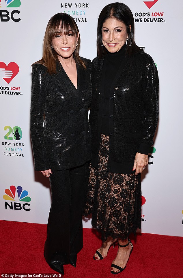 Joanina kći Melissa Rivers (lijevo) pozirala je s Caroline Hirsch (desno), osnivačicom znamenitog njujorškog komičarskog kluba Carolines On Broadway, koji je zatvoren 2022.