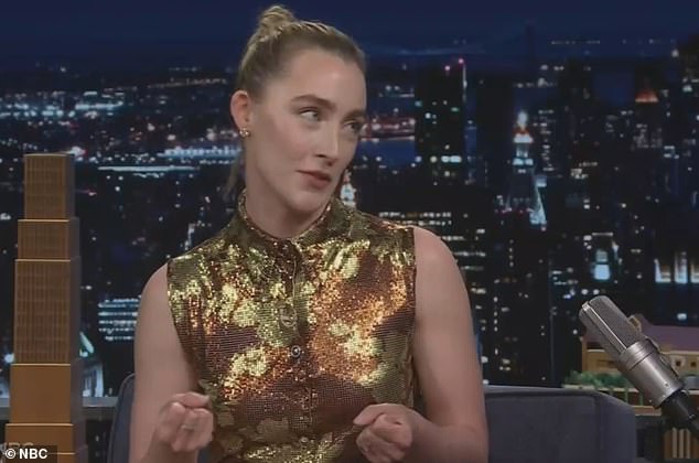 Suprug Saoirse Ronan, Jack Lowden, neprestano ju razočarava odbijajući izvesti 'cheesy karaoke duet' po njezinu izboru (na slici u rujnu)