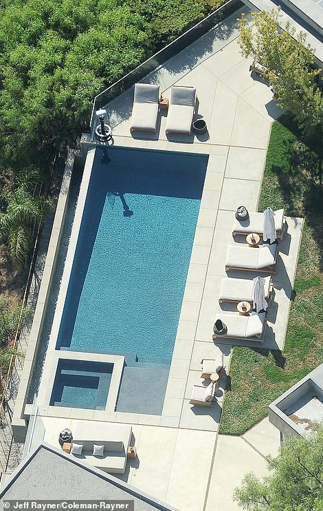 Obnovljen je i luksuzni infinity bazen i sunčalište