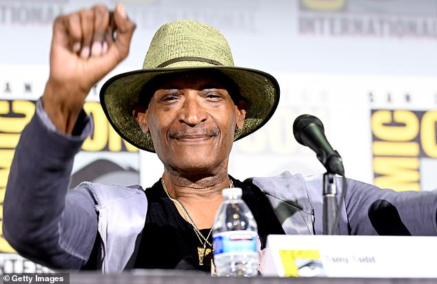 Tony Todd, koji je glumio titularnog serijskog ubojicu u franšizi horora Candyman, preminuo je kod kuće u Los Angelesu ove srijede u dobi od 69 godina; slikano na Comic-Con International San Diego 2023