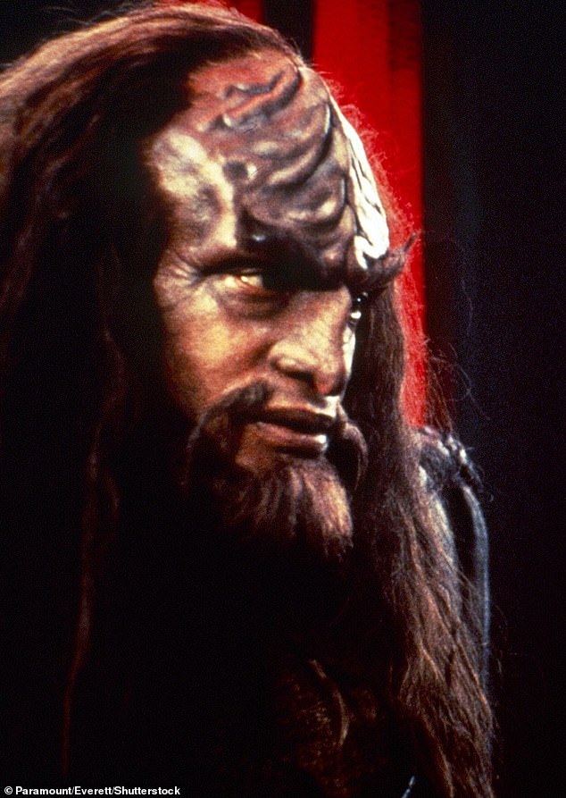 Također je glumio zapovjednika Starship Enterprisea Kurna u više serija Zvjezdanih staza, uključujući The Next Generation i Deep Space Nine (na slici)