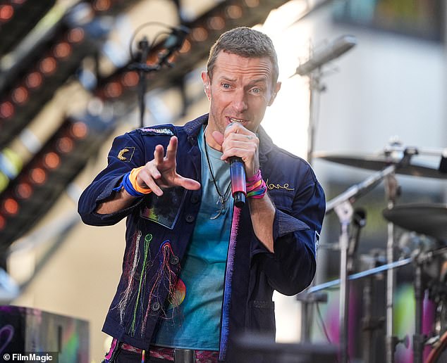 Frontmen Coldplaya Chris Martin (na slici) spasio je dječaka od zgnječenja na nedavnom koncertu benda u Sydneyu, a snimka tog trenutka podijeljena je na društvenim mrežama