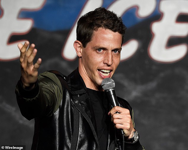 Demokrati su se nadali da je Donald Trump izgubio podršku među latinoameričkom zajednicom nakon što je komičar Tony Hinchcliffe nazvao Portoriko 'plutajućim otokom smeća' na skupu u Madison Square Gardenu nešto više od tjedan dana prije dana izbora; viđen 2017. u Pasadeni, Kalifornija.