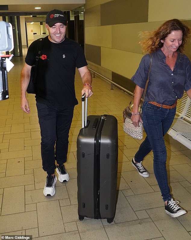 Despite a knee injury threatening his attendance, Coronation Street ’s Alan was the second star to arrive at Brisbane Airport