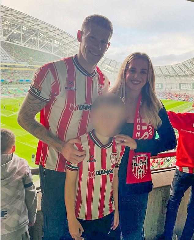 James McClean, supruga Erin O'Connor i njegov sin, odletjeli su natrag u Irsku 24 sata nakon prosvjeda povodom Dana sjećanja