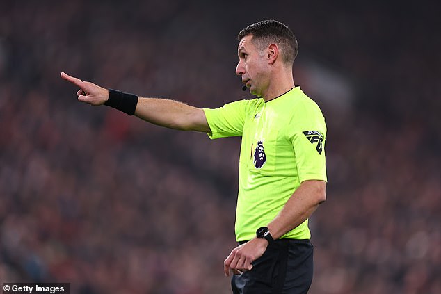 Cootea, koji je bio glavni čovjek tijekom Liverpoolove 2-0 pobjede nad Aston Villom ovog vikenda, PGMOL je suspendirao s trenutačnim učinkom do potpune istrage