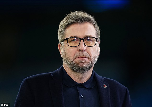 Izvor tvrdi da Chapman 'ne želi dijeljenje posla, želi Garyjevu ulogu kao svoju'