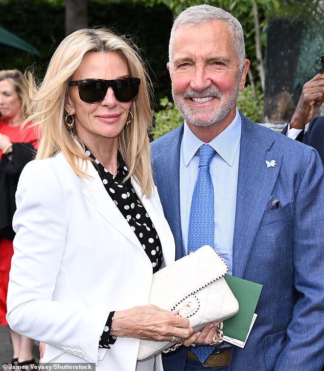 Souness slikan na Wimbledonu sa suprugom Karen Souness 2024