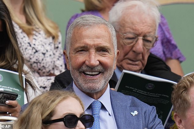 Nedavno je prikupio novac za DEBRA UK koja pomaže oboljelima od bulozne epidermolize