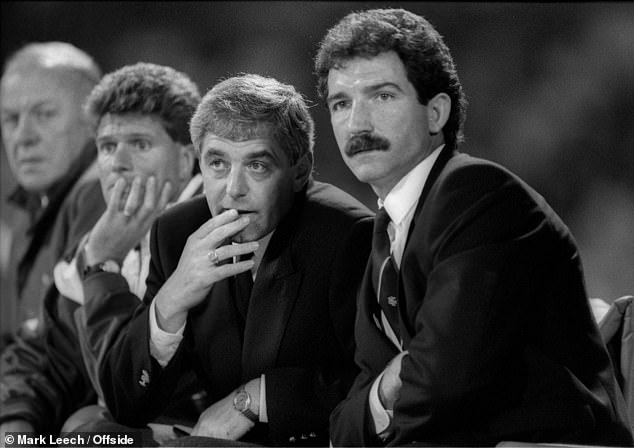 Karijeru je završio kao igrač-menadžer Rangersa (na slici, s Walterom Smithom 1988.)