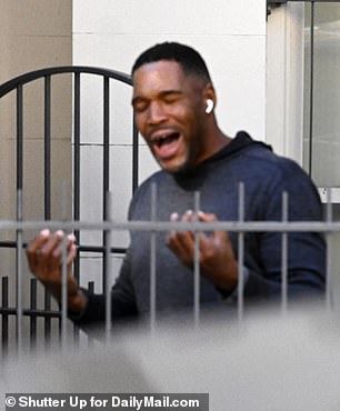 Strahanu nije bilo drago što ga se ispituje o kontroverzi