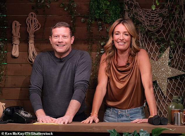 Voditeljica (48) je na svom Instagram Storyju objavila dvije slike - jednu iz današnjih dana (viđeno) i drugu iz 2000.