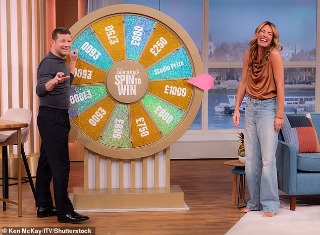 Cat inače nastupa s Benom Shephardom u emisiji od ponedjeljka do četvrtka, ali ovaj tjedan Dermot ga pokriva