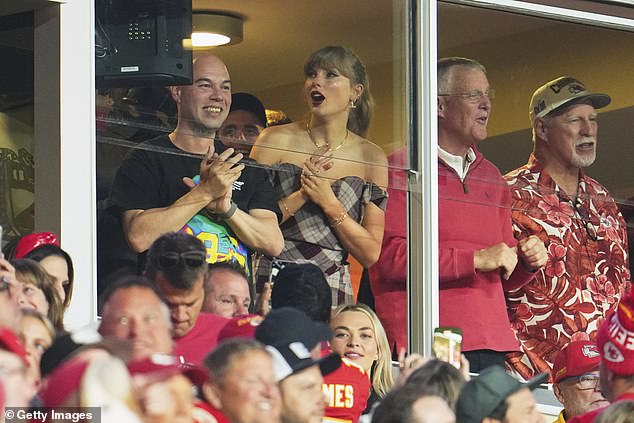 Taylor Swift gledala je Chiefs kako igraju protiv New Orleans Saintsa te večeri