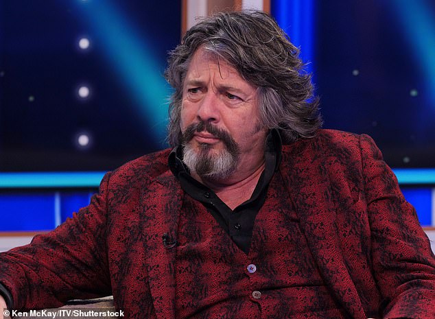 Laurence Llewelyn-Bowen otkrio je da se 'mučio nositi' dok se borio s 'muškom menopauzom', prije nego što je potražio pomoć s dodacima testosterona