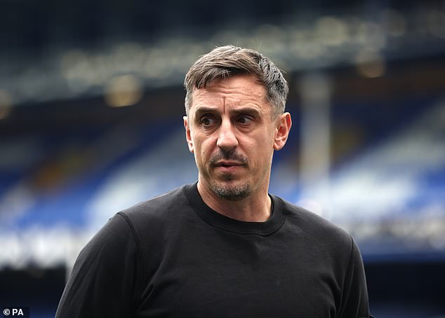 Gary Neville pozvao je suca Premier lige Davida Cootea da zadrži svoj posao, ali da ga se drži podalje od suđenja Liverpoolovih utakmica nakon njegove psovke