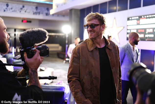 Logan Paul, superzvijezda WWE-a i brat Jakea Paula, slikan kako stiže na stadion AT&T
