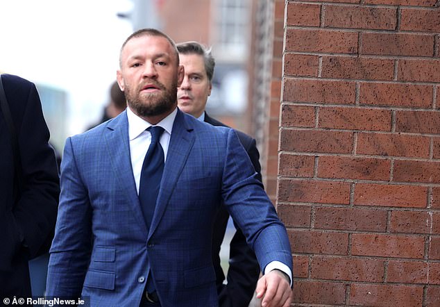 Conor McGregor bio je među mnogima koji su žalili zbog borbe, tvitajući 'Jebi se' nakon njezina završetka