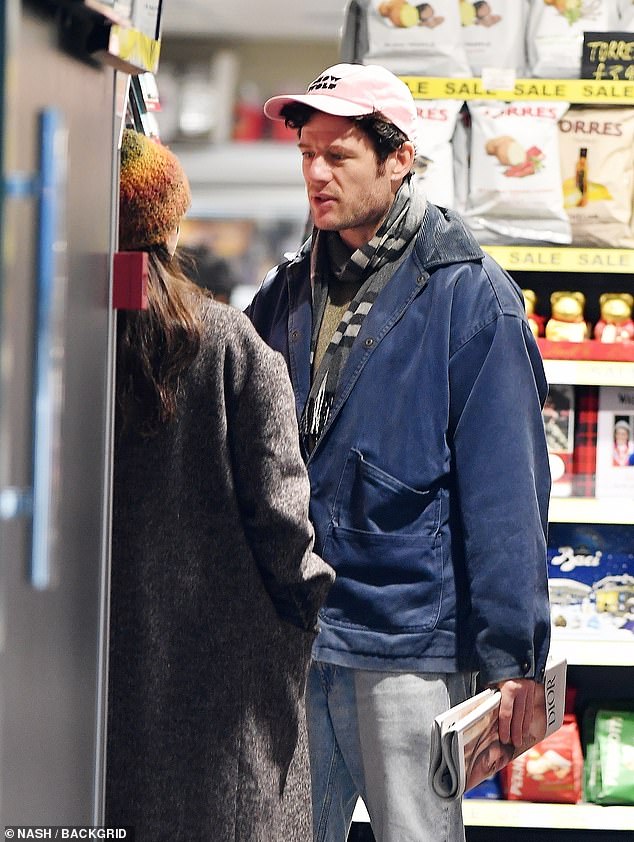 The pair stopped at a shop, picking up a fashion magazine after browsing the selection