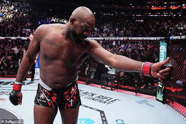 Jon Jones također je izveo poteze nakon što je pobijedio Stipu Miočića i pokazao na 78-godišnjaka