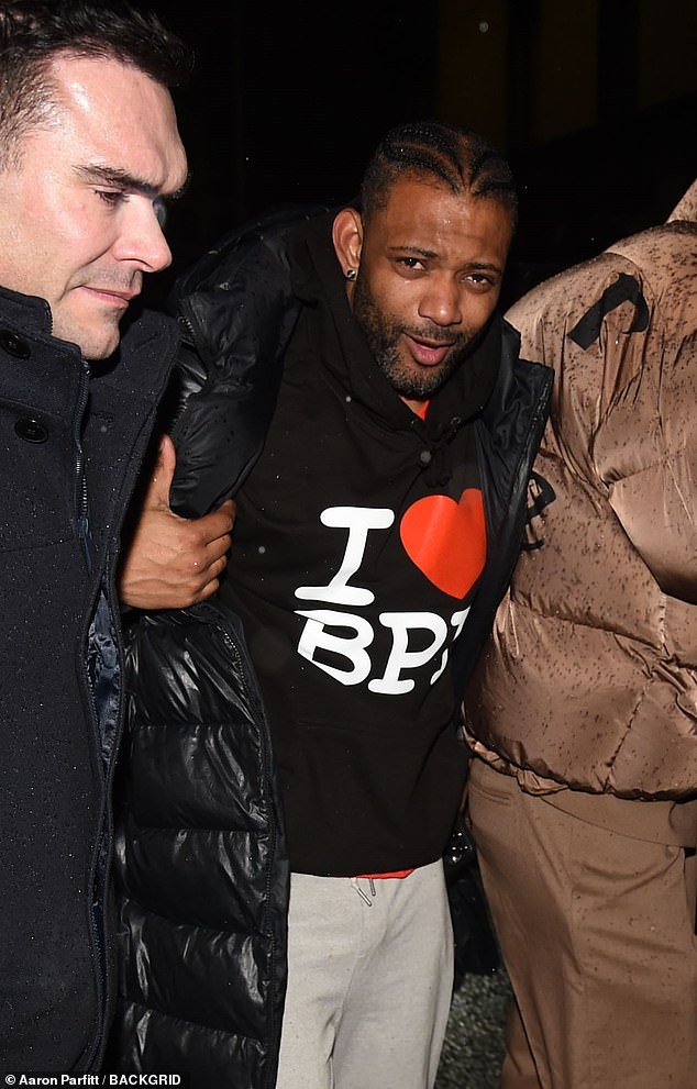 Ljudi poput JB Gill (na slici), Katya Jones pa čak i voditeljica Tess Daly bili su nasmijani dok su ulazili u bar hotela Holiday Inn kako bi nazdravili spektakularnom plesu ovog vikenda u poznatoj dvorani Blackpool Tower Ballroom