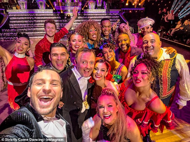 No unatoč tome, više od 100 ljudi navodno se naguralo u zabavne dijelove hotela kako bi uživali u svečanostima, a veselje je trajalo do ranih sati, izvještava The Sun