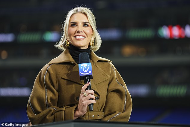 Erin Andrews odgovorila je obožavateljima koji 'još uvijek pričaju' o njezinim obrvama u podcastu Calm Down