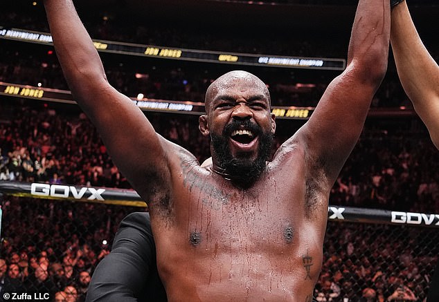 Jon Jones pobijedio je na UFC-u 309 nakon pobjede nokautom nad Stipom Miočićem u subotu navečer