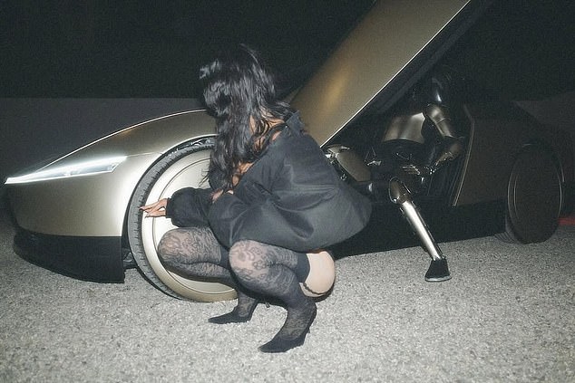 Obožavatelji Kardashian ostali su šokirani fotkanjem, a mnogi su ga nazvali 'sramotnim' i 'strašnim'
