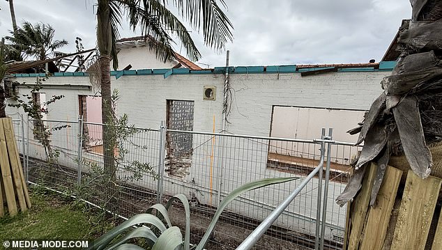 Dom će imati tri spavaće sobe, kućnu saunu, vanjski tuš, 'zeleni krov' i kućni studio