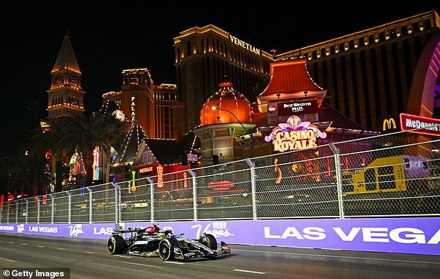 Lewis Hamilton bio je najbrži na oba treninga na Velikoj nagradi Las Vegasa nakon što je prošle godine završio sedmi