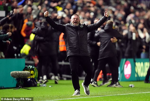 Wayne Rooney bio je oduševljen jer je njegova momčad za dlaku izbjegla osmi poraz u sezoni