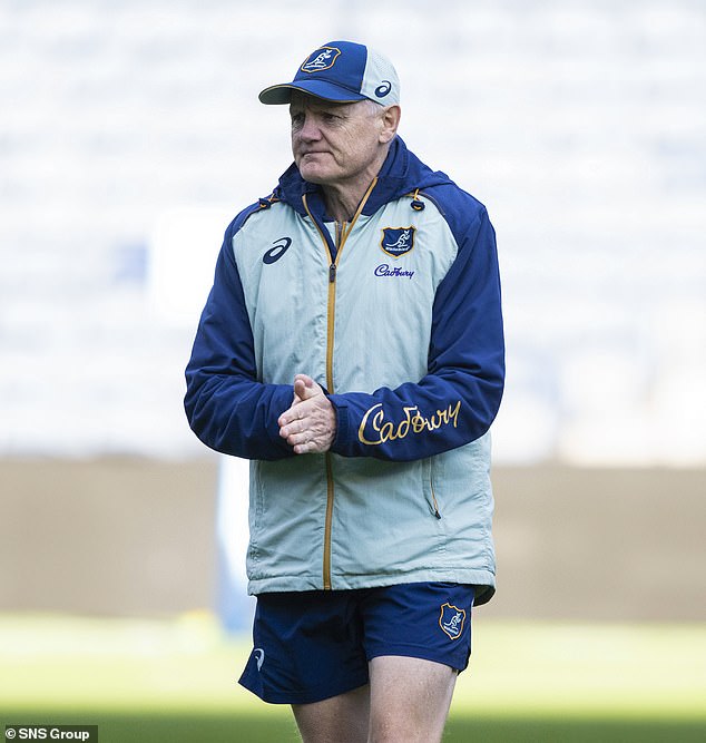 Trener Wallabiesa Joe Schmidt bio je prisiljen napraviti šest promjena na svojoj strani uoči njihovog okršaja protiv Škotske