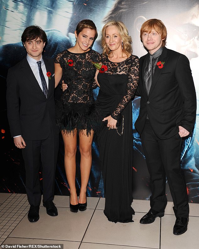 Daniel Radcliffe, Emma Watson, JK Rowling i Rupert Grint na premijeri filma Harry Potter i relikvije smrti 1. dio u studenom 2010.