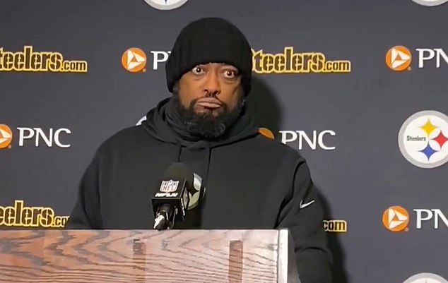 Glavni trener Pittsburgh Steelersa Mike Tomlin otišao je s podija nakon što mu je u četvrtak navečer postavljeno pitanje o bivšem hvataču Pittsburgha Antoniju Brownu