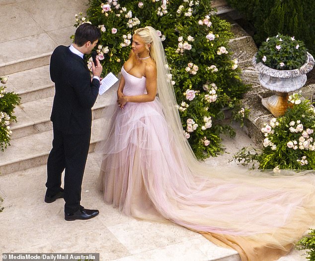Tammy Hembrow i Matt Zukowski vjenčali su se u subotu na prekrasnoj ceremoniji u Chateau Du Soleil u Byron Bayu, okruženi obitelji i prijateljima (na slici)