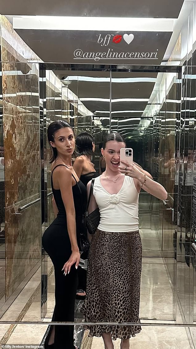 Angelina Censori (lijevo), mlađi brat i sestra supruge repera Kanyea Westa Biance, okrenula se u nedjelju