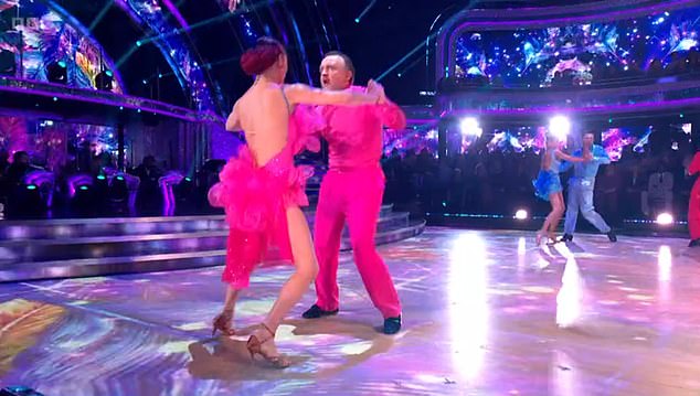 Ali gledatelji su mislili da je Chris u nepravedno nepovoljnijem položaju jer nema pojma o prostornoj svijesti, unatoč tome što su suci aktivno ohrabrivali slavne da se 'kreću' po podu